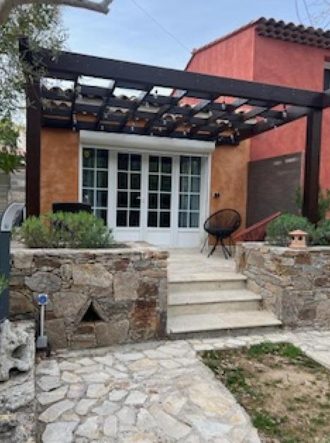 Apartamento Dépendance individuelle Nans-les-Pins Exterior foto